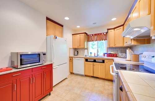 Curtis Apartment | Chehalis Retreat w/Scenic Views!