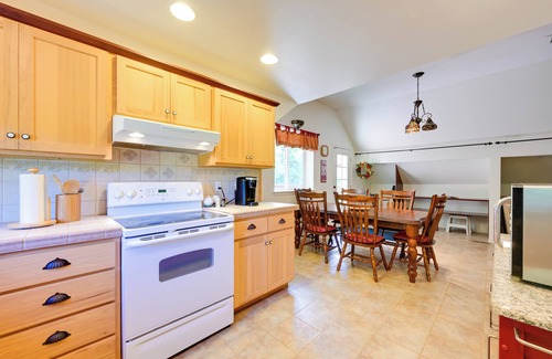 Curtis Apartment | Chehalis Retreat w/Scenic Views!