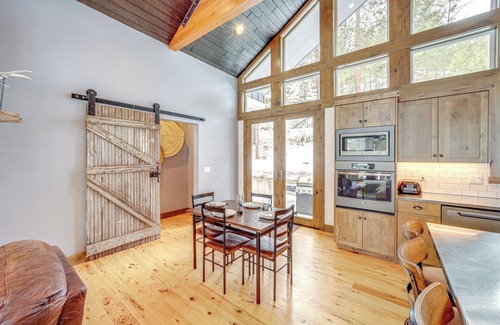 Pateros Cabin | 'Chelan Mountain Retreat' Chalet w/Fire Pit!