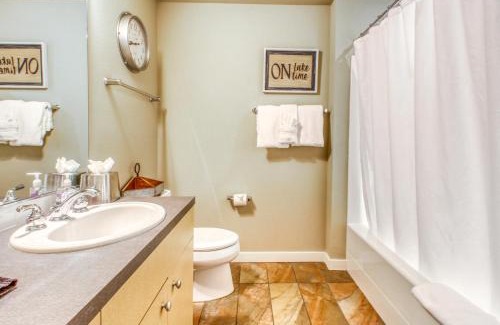 Chelan Apartment | Chelan Resort Suites: Water Sunset (#303)