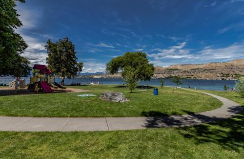 Chelan Apartment | Chelan Resort Suites: Water Sunset (#303)