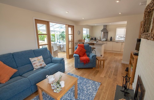 Rhosneigr House | Chelford: Pet-friendly holiday home, for 6 in Rhosneigr