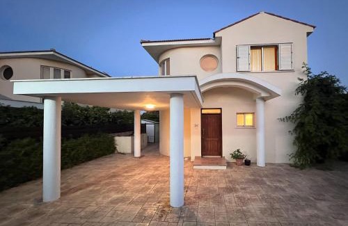 Pervolia Villa | Chelidonia Larnaca Seafront Villa