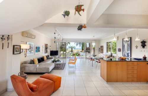 Pervolia Villa | Chelidonia Larnaca Seafront Villa