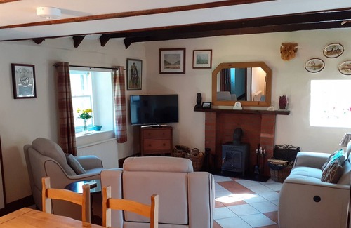 Fochabers Cottage | "Chelona" period listed property with hot tub and pet friendly
