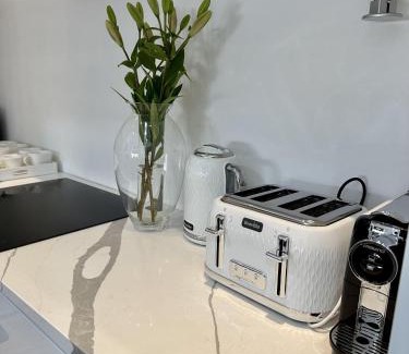 Earl's Court Apartment | Chelsea - 2Bed Apartment - sleeps 4 - Pet Friendly