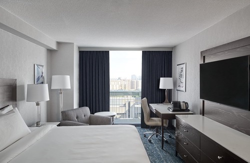 Bay Street Corridor Hotel | Chelsea Hotel, Toronto