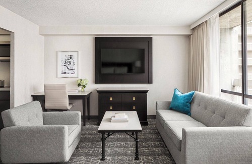 Bay Street Corridor Hotel | Chelsea Hotel, Toronto