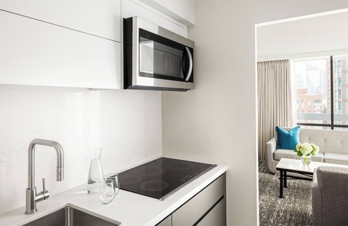 Bay Street Corridor Hotel | Chelsea Hotel, Toronto