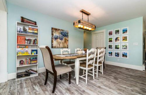 Lyndon Township House | Chelsea Lake House, Game Room, & Pontoon-rental