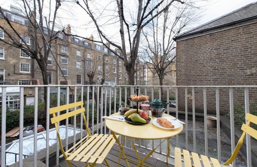 South Kensington Apartment | Chelsea Stunning two Bedroom Townhouse with Airconditioning