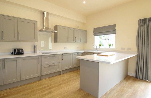 Felton Cottage | CHELTENHAM COTTAGE, pet friendly, with a garden in West Felton