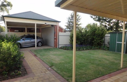 Cheltenham House | Cheltenham House: 3 bedroom, 2 bathroom renovated villa