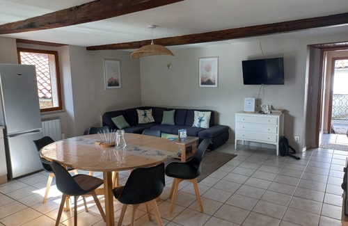 Sengouagnet House | Chemin du Cagir. Quiet, natural setting, garden with mountain views.