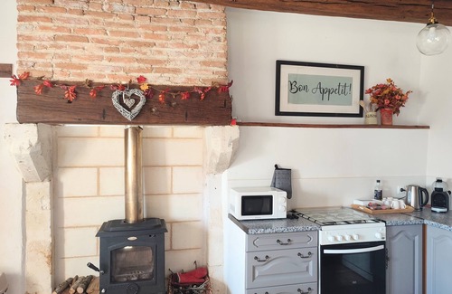 Saint-Pierre-de-Maille Cottage | Chenevaux - Pretty 2 bedroom cottage with pool in countryside