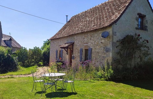 Saint-Pierre-de-Maille House | Chenevaux - Pretty 2 bedroom cottage with pool in countryside