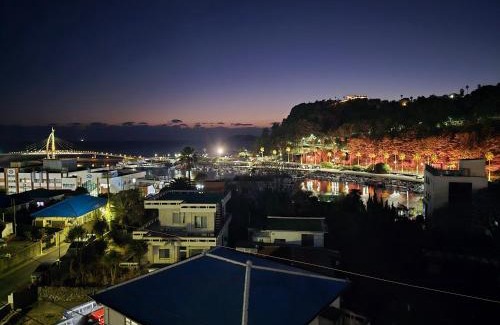Songsan-dong Hotel | Cheonjiyeon Hotel