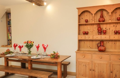 Biddestone Cottage | CHEQUERS BARN, family friendly, character holiday cottage in Corsham