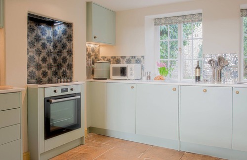 Coberley Cottage | Chequers Cottage, Coberley near Cheltenham - sleeps 6 guests in 3 bedrooms