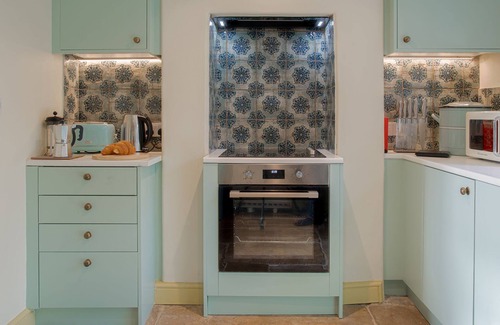 Coberley Cottage | Chequers Cottage, Coberley near Cheltenham - sleeps 6 guests in 3 bedrooms