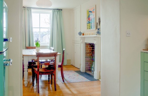 Coberley Cottage | Chequers Cottage, Coberley near Cheltenham - sleeps 6 guests in 3 bedrooms