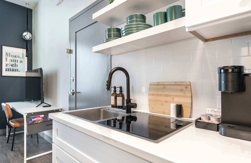 Macon Apartment | Cher-Inspired Stay | Glam, Bold & Walkable