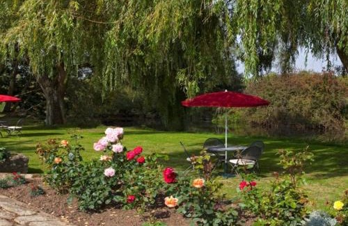 Oxford Cabin | Cherbridge Lodges - Riverside lodges, short lets (business or holidays)