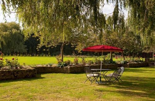 Oxford Cabin | Cherbridge Lodges - Riverside lodges, short lets (business or holidays)