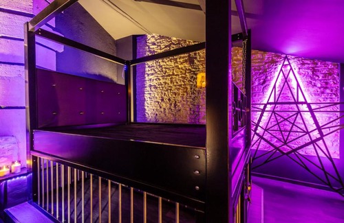 Val de Briey House | Cherie cherry - romantic and BDSM house
