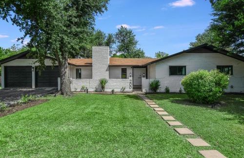 Round Rock House | Cherilliam Estate