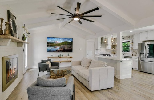 Round Rock House | Cherilliam Estate