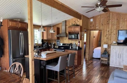 Joly Cottage | Cherish Lakeside Moments: Create Memories in Paradise