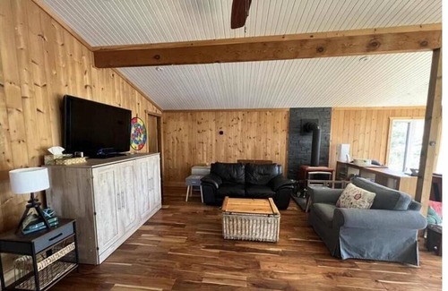 Joly Cottage | Cherish Lakeside Moments: Create Memories in Paradise
