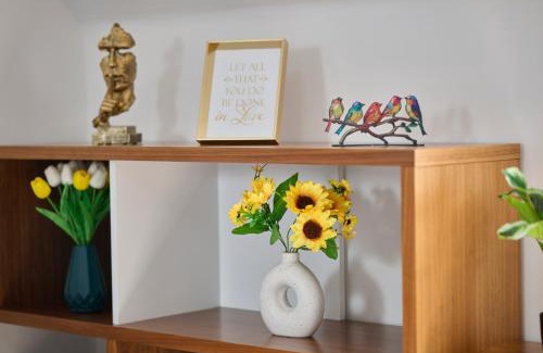 Pinkwell Apartment | Cherish Stays spacious & amazing 3 Bed House in Hayes & Heathrow