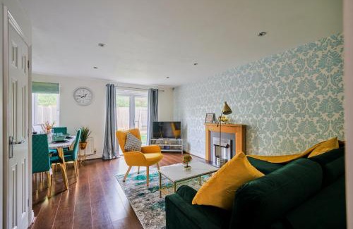 Pinkwell Apartment | Cherish Stays spacious & amazing 3 Bed House in Hayes & Heathrow