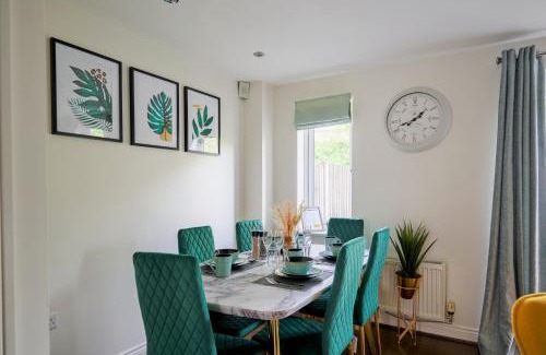 Pinkwell Apartment | Cherish Stays spacious & amazing 3 Bed House in Hayes & Heathrow