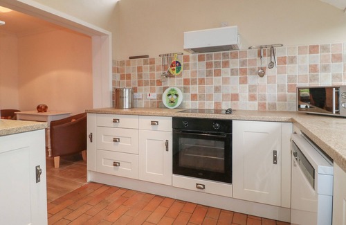 East Drayton Cottage | CHERITON, pet friendly, with open fire in Tuxford