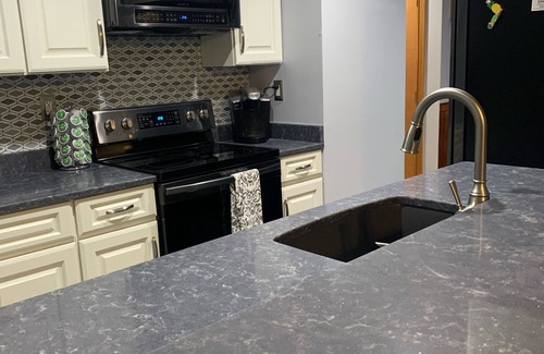 West Dover Condo | CheRob’s Chalet @ Seasons Mount Snow Two Bedroom Condo with amenities!