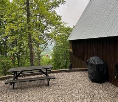 Wellington House | Cherokee Cabin-Cave Run Lake and Cliff Views-Red River Gorge