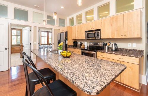 Habersham Apartment | Cherokee Farms Flat - New Listing in Habersham