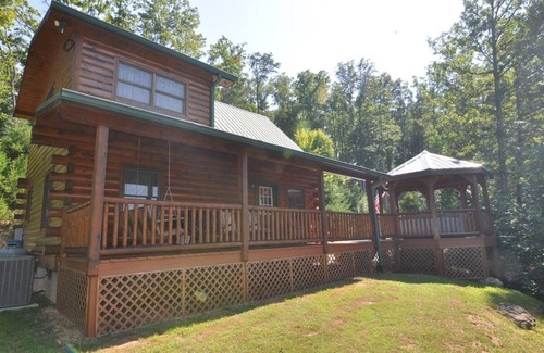 Qualla Cabin | Cherokee Ridge Retreat