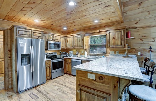 Ridgeline Vistas Cabin | Cherokee Sunsets-Stunning Mtn View Sunsets, Fire Pit, Hot Tub, Starry Nights