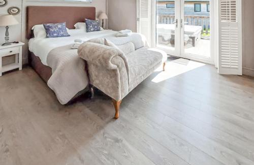 Newbury Resort | Cherry Bird Country Park