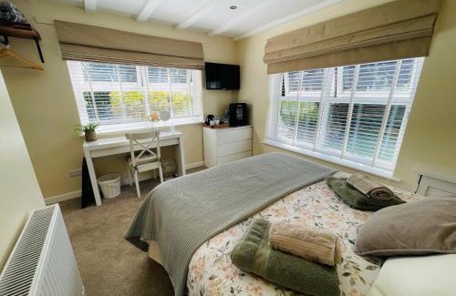 Shrivenham House | Cherry Bungalow Guesthouse