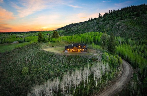 Ashton House | Cherry Butte Lodge| Hot Tub, Fire Pit, & Views