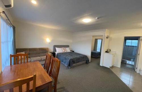 Woodhill Hotel | Cherry Court Motor Lodge