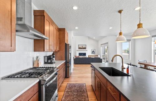 Kaysville House | Cherry Hill stay and play near lagoon