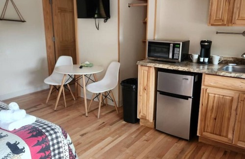 Bethlehem Resort | Cherry Lodge: King Room with Mountain Views