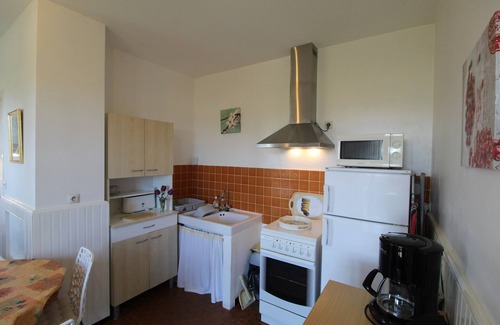 La Roche-Posay House | Cherry Lodge - Les Lauriers 1 Bed Apartment With Private Garden And Pool