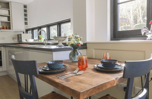 Maidstone Cottage | CHERRY ORCHARD FARM, with a garden in Wateringbury